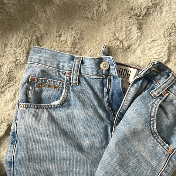 BDG Logan Buckle Baggy Boyfriend Jean - Picture 3 of 3